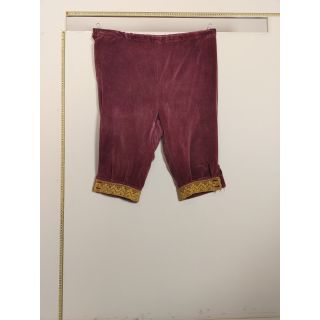 Spodnie fioletowe za kolana z żółtą koronką przy nogawkach