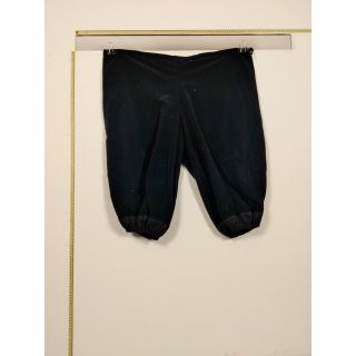 Spodnie czarne welurowe do kolan, wiązane