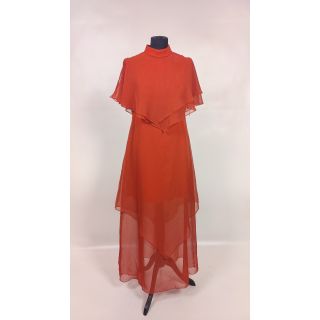 Sukienka szyfonowa, kolor ceglany, długa z stójką przy dekolcie