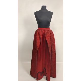 Spódnica obszerna, czerwona, z zdobionego materiału 