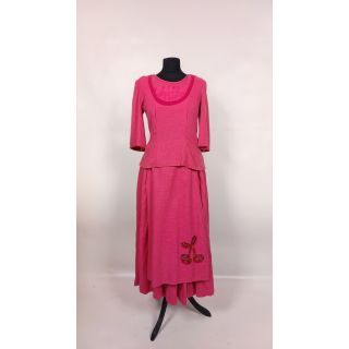 Różowy komplet lniany (spódnica, bluzka z dekoltem i tabard)
