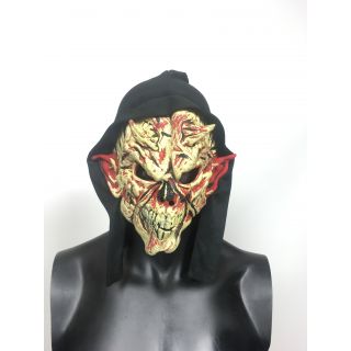 Maska diaboła na czarnym materiale