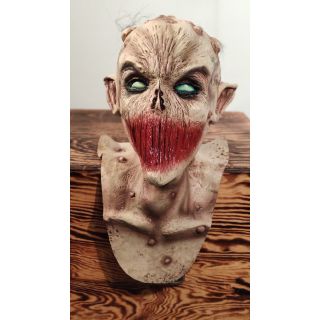 Maska zombie z sklejonymi ustami