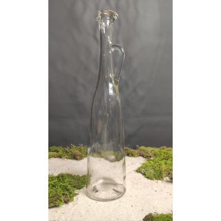 Butelka szklana przeźroczysta wysoka z lejkiem i uszkiem