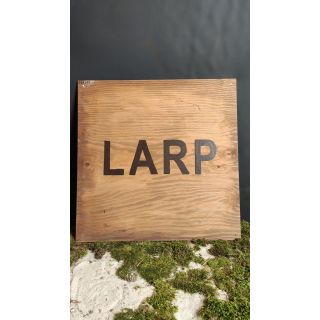 Obraz - płyta z napisem LARP