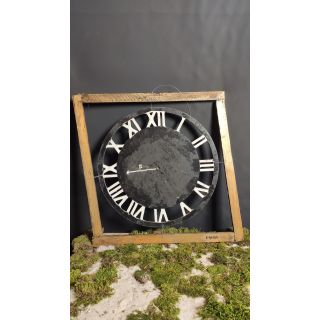 Zegar drewniany w ramie
