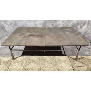 Stół duży metalowy z skórzanym blatem, niski
